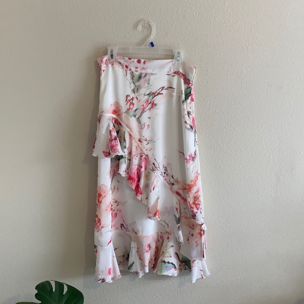 White and pink floral midi wrap skirt 🌸